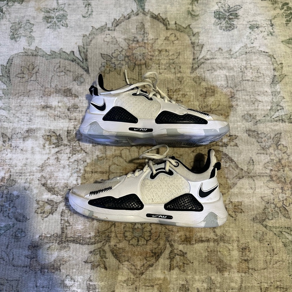 Nike PG 5 basketball shoes